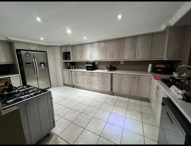 4 BEDROOM PROPERTY TO RENT IN DALVIEW